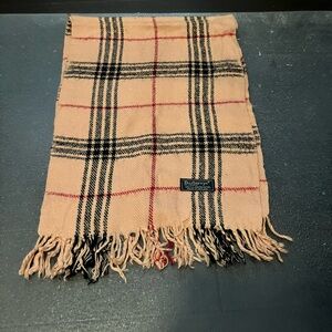 Beige Burberry scarf | Amazing condition | 100% Lambswool | Authentic